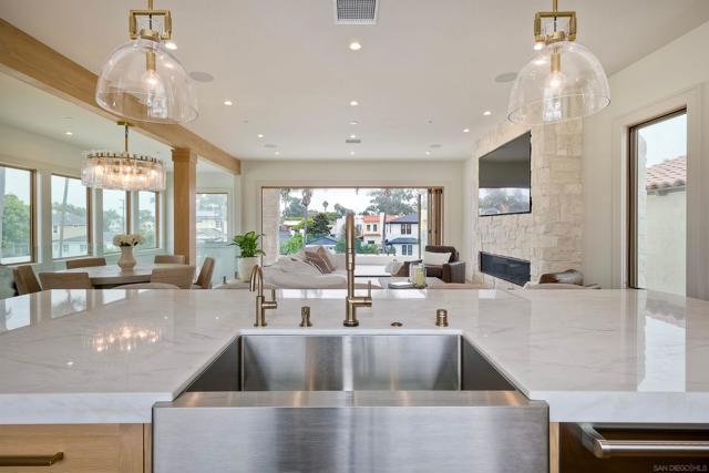 440 Pomona Avenue, Coronado CA: https://media.crmls.org/mediaz/a6a9a874-4094-420a-8d87-ec0cd7fe740e.jpg