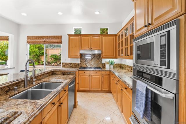 5032 Manor Ridge Ln, San Diego CA: https://media.crmls.org/mediaz/a6aa2878-f6cd-4806-8c42-9e984ec64799.jpg