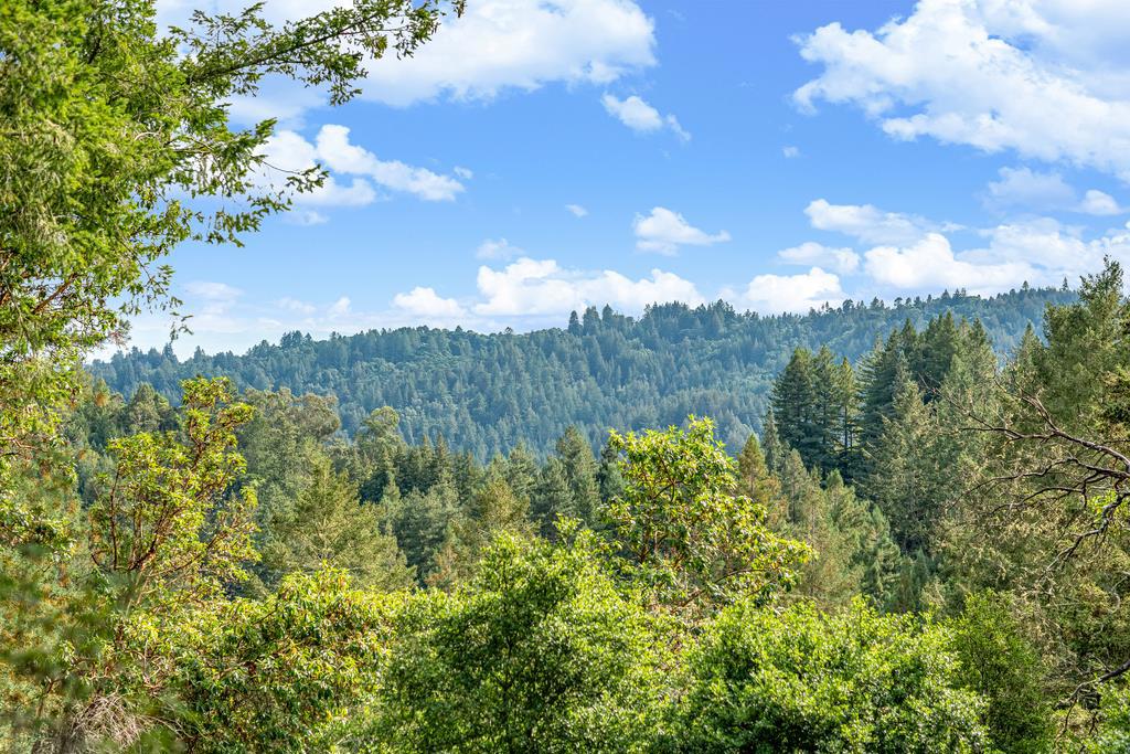 https://media.crmls.org/mediaz/a6ab8729-a709-43fa-b2da-086a4d734647.jpg?preset=X-Large