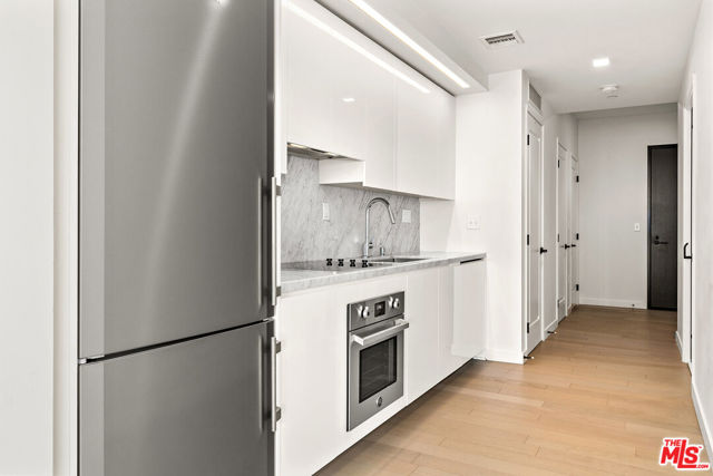 1050 S Grand Avenue, Los Angeles CA: https://media.crmls.org/mediaz/a6ad87de-8fe6-48aa-9f86-bd9db7a0f5ef.jpg