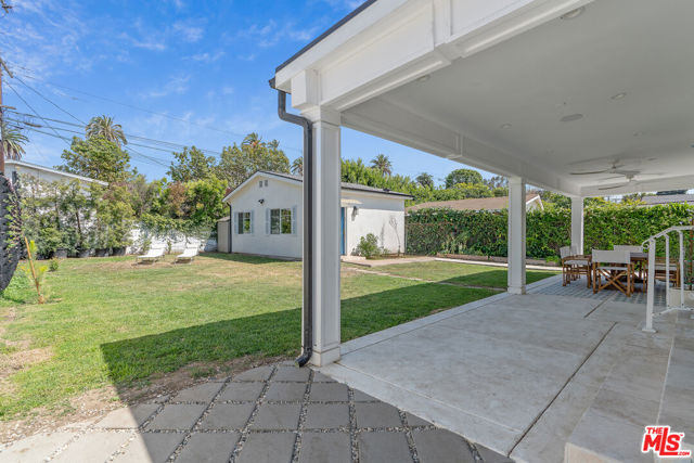1152 S Windsor Boulevard, Los Angeles CA: https://media.crmls.org/mediaz/a6aebc4d-7a1e-40d9-86d8-d052d13ca4f9.jpg