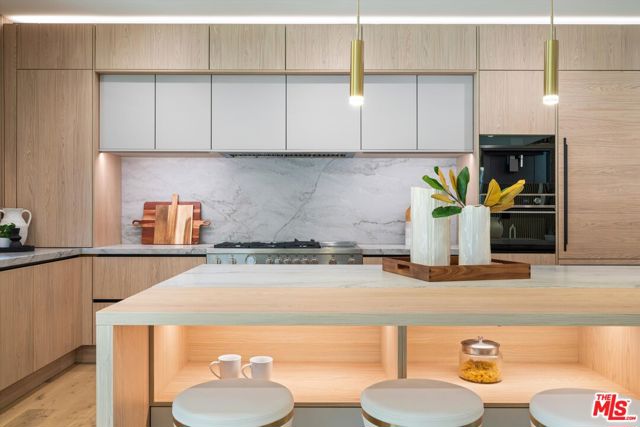 101 Greenfield Avenue, Los Angeles CA: https://media.crmls.org/mediaz/a6aeced2-2143-4550-8e2a-70406a6a90a6.jpg