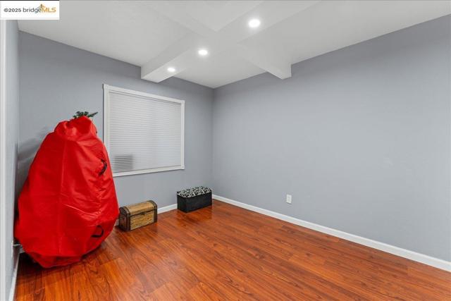 18943 Crest Ave, Castro Valley CA: https://media.crmls.org/mediaz/a6af199b-0fe0-4a30-9958-ac5cc589648d.jpg