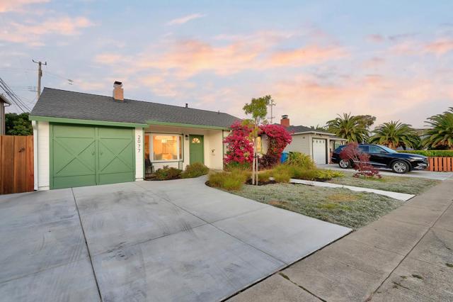 2077 Shoreview Avenue, San Mateo CA: https://media.crmls.org/mediaz/a6afad30-f54b-4c40-80db-baa065873311.jpg