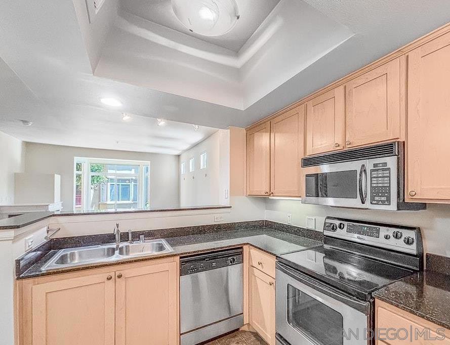 2400 5th Ave - photo 4
