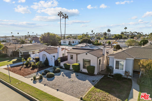 618 W 111th Place, Los Angeles CA: https://media.crmls.org/mediaz/a6b083a8-1466-49ca-9397-084908c885e7.jpg