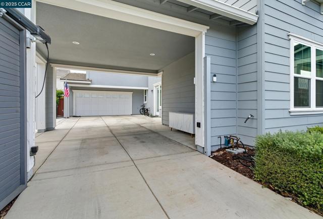 320 E Angelina Ave, Mountain House CA: https://media.crmls.org/mediaz/a6b0d344-0c92-4f7a-9a32-35ce57f1b111.jpg
