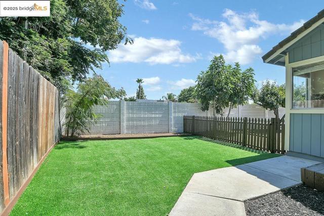 738 Valley Green Dr, Brentwood CA: https://media.crmls.org/mediaz/a6b0feec-511f-4288-a074-b025e705fbf1.jpg