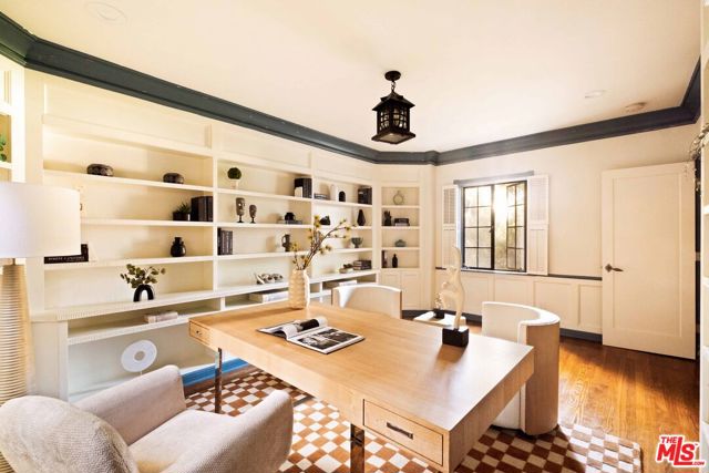 4818 Bonvue Avenue, Los Angeles CA: https://media.crmls.org/mediaz/a6b11b83-8430-4132-94e5-34c7d519f07f.jpg