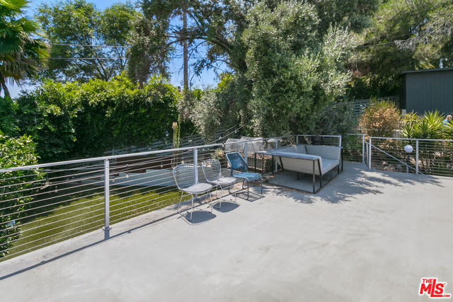 905 Pine Grove Avenue, Los Angeles CA: https://media.crmls.org/mediaz/a6b154ce-42d0-49e5-b077-40acde36d15d.jpg