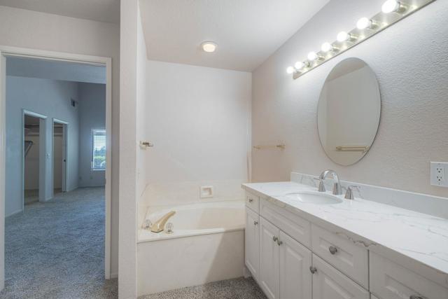 1089 Ridge Heights Dr, Fallbrook CA: https://media.crmls.org/mediaz/a6b18cf0-4561-4aff-90d0-a33ad77e6a78.jpg