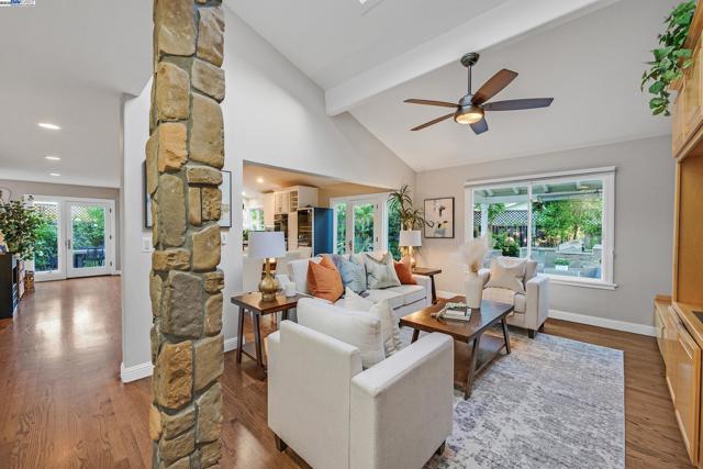 7872 Meadowbrook Ct, Pleasanton CA: https://media.crmls.org/mediaz/a6b191bd-c556-4ad2-8324-907941a384de.jpg