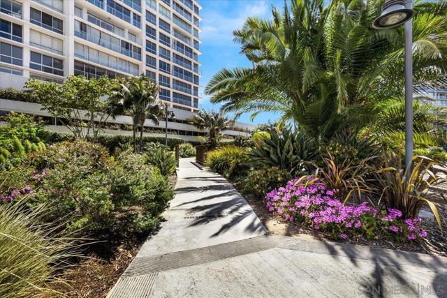 1820 Avenida Del Mundo, Coronado CA: https://media.crmls.org/mediaz/a6b2368c-877e-48df-af74-f48142105259.jpg
