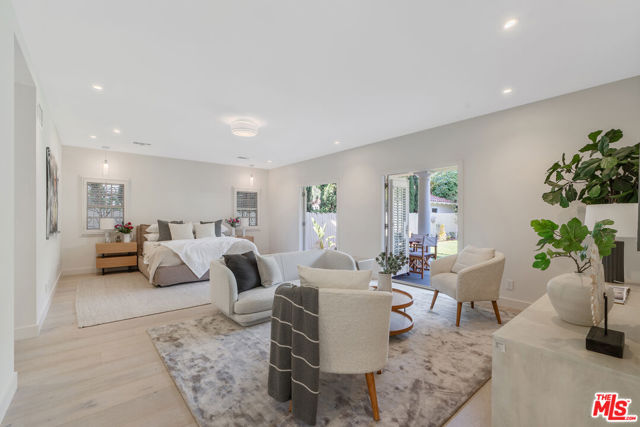 632 S Arden Boulevard, Los Angeles CA: https://media.crmls.org/mediaz/a6b25592-abe0-43ad-af67-aa71ba026af1.jpg