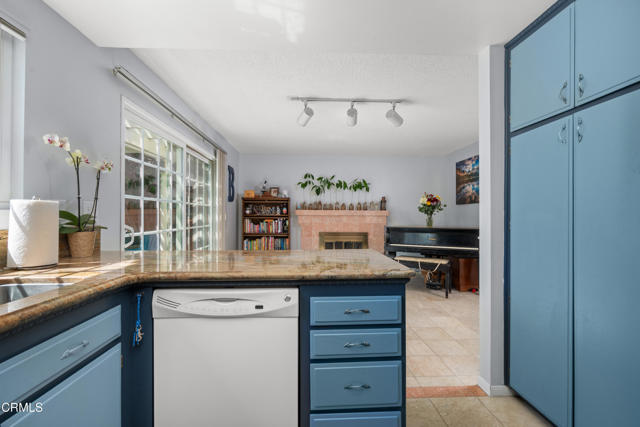 Detail Gallery Image 13 of 30 For 803 Green Valley Dr, Thousand Oaks,  CA 91320 - 4 Beds | 2/1 Baths