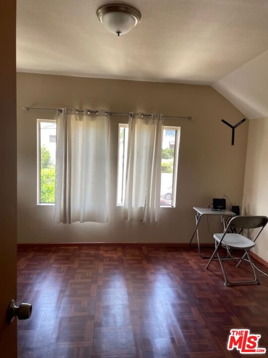 524 N Cummings Street, Los Angeles CA: https://media.crmls.org/mediaz/a6b25c59-5c1d-424a-b986-4f40abc74a0b.jpg