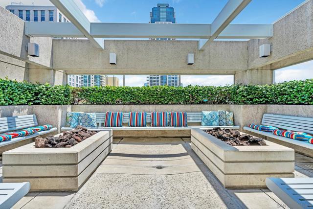 700 Front St, San Diego CA: https://media.crmls.org/mediaz/a6b27844-6c83-4139-a14f-b33e6d6670ed.jpg