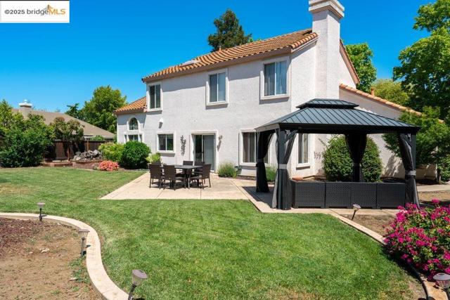 1281 Sea Vista Dr, Brentwood CA: https://media.crmls.org/mediaz/a6b3bf86-683e-461c-98c1-6a642507f9c0.jpg
