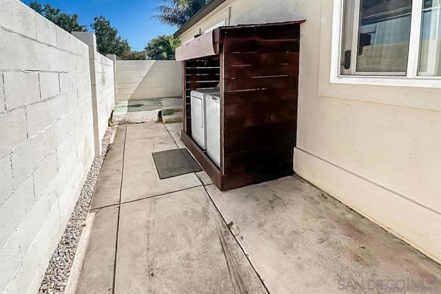 514 18 W 10th Ave, Escondido CA: https://media.crmls.org/mediaz/a6b458ee-2c01-4cfe-94c6-d1da962a7762.jpg