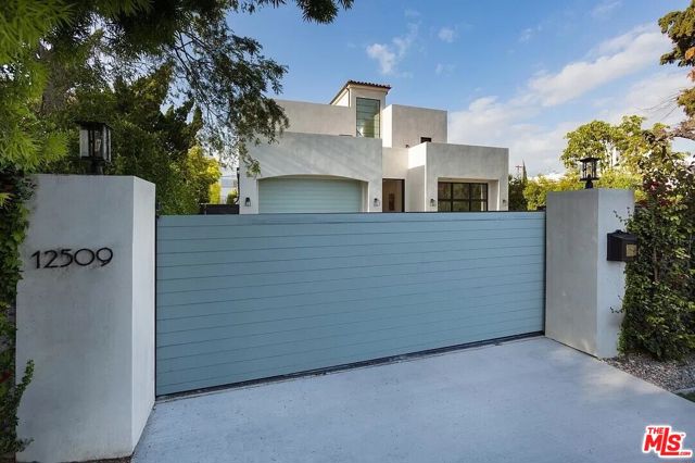 12509 W Sunset Boulevard, Los Angeles CA: https://media.crmls.org/mediaz/a6b4aad3-469d-4d17-b2f5-81661e112ee9.jpg