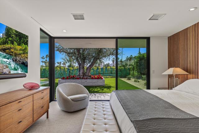 2290 S Yosemite Drive, Palm Springs CA: https://media.crmls.org/mediaz/a6b4e705-43e9-4989-9204-fcfad97b98f6.jpg