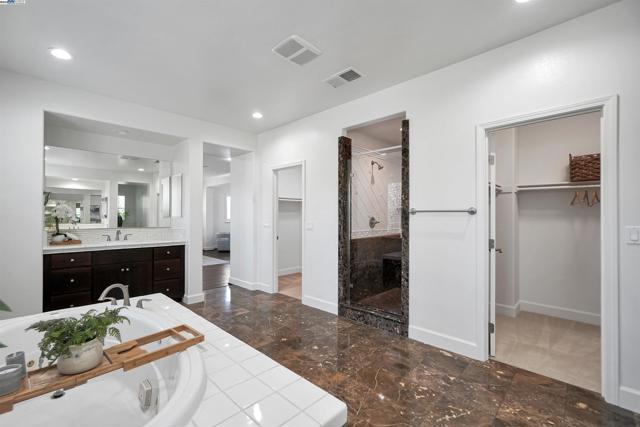 671 W Questa Trl, Mountain House CA: https://media.crmls.org/mediaz/a6b4eb3b-ba99-4af7-b5d9-ab78a471f0b9.jpg