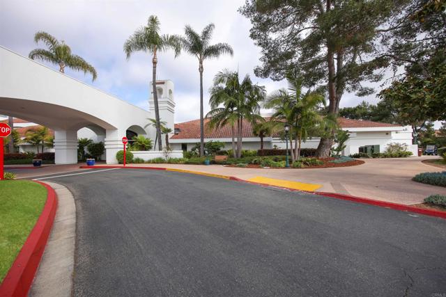 6017 Piros Way, Oceanside CA: https://media.crmls.org/mediaz/a6b59c5d-357f-4df1-bd39-a0f70cf350b0.jpg