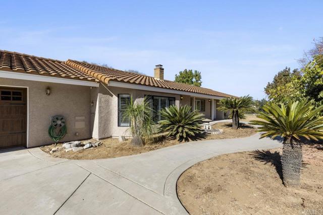 Detail Gallery Image 1 of 30 For 1333 via Encinos Dr, Fallbrook,  CA 92028 - 3 Beds | 2 Baths