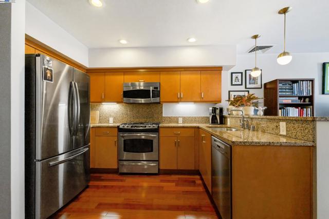 630 Thomas L Berkley Way, Oakland CA: https://media.crmls.org/mediaz/a6b6660e-33c3-41e7-91b4-30734df7780c.jpg