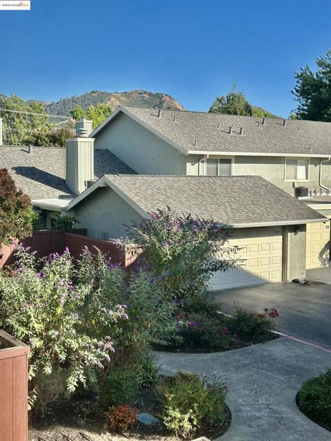 5333 Park Highlands Blvd, Concord CA: https://media.crmls.org/mediaz/a6b6bdf3-6aab-4ec0-9e7e-de1bad0556a9.jpg