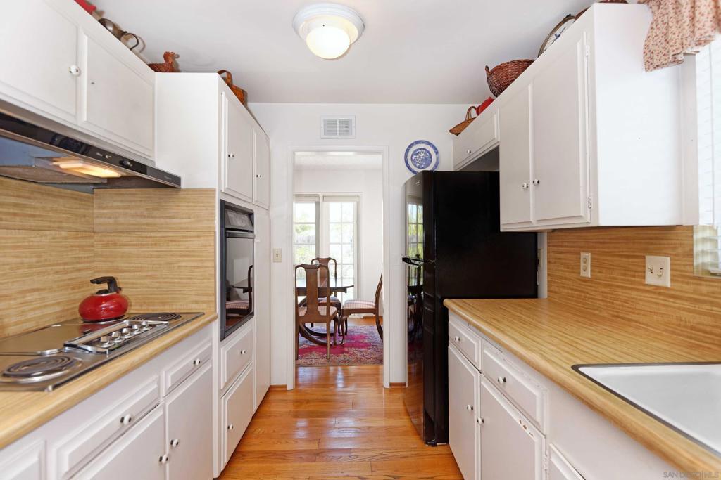 3152 Governor Drive - photo 5