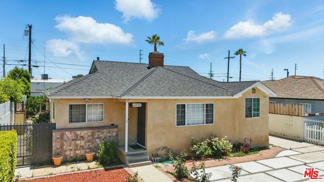 6230 Peach Avenue, Van Nuys CA: https://media.crmls.org/mediaz/a6b78929-6fff-4d9d-8634-96e33c890914.jpg