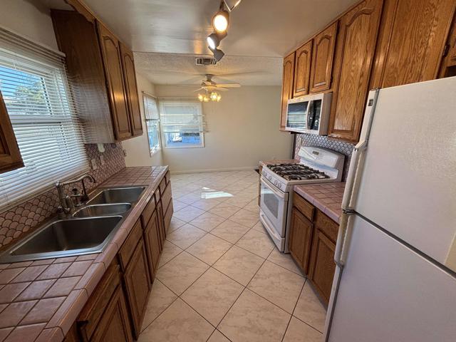 6369 Clara Lee Ave, San Diego CA: https://media.crmls.org/mediaz/a6b7d41f-4f45-4394-a010-703ea6446ccb.jpg