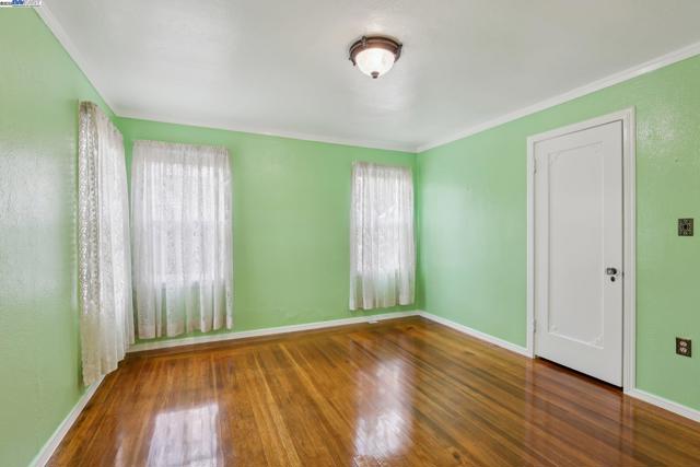 11768 Main St, Sunol CA: https://media.crmls.org/mediaz/a6b7db63-2ff0-4589-9e9b-01fa88670dde.jpg