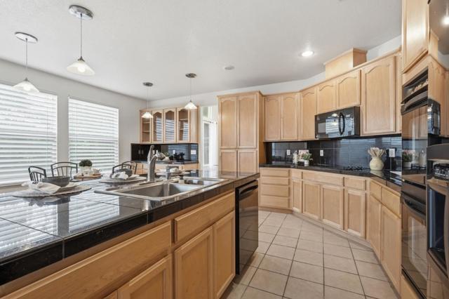 2405 Summerlin Drive, Modesto CA: https://media.crmls.org/mediaz/a6b854ec-3ccd-418e-acc0-d9541610af5c.jpg