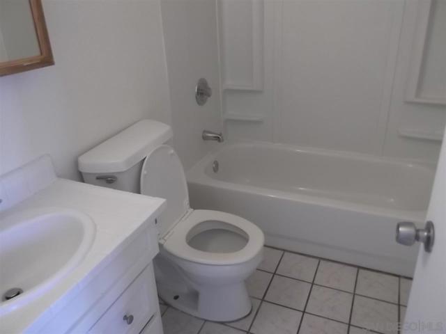 7970 Lakeport Rd, San Diego CA: https://media.crmls.org/mediaz/a6b8e9fd-7efe-4bc6-8271-2424c7624e85.jpg