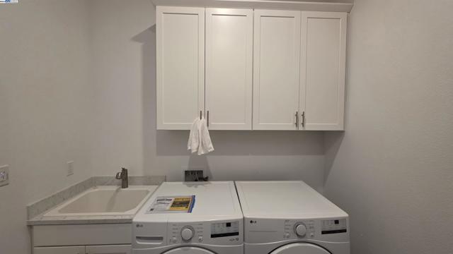 4709 Iron Bird Dr, Folsom CA: https://media.crmls.org/mediaz/a6b94bdd-b854-4100-beac-a1950206cb62.jpg