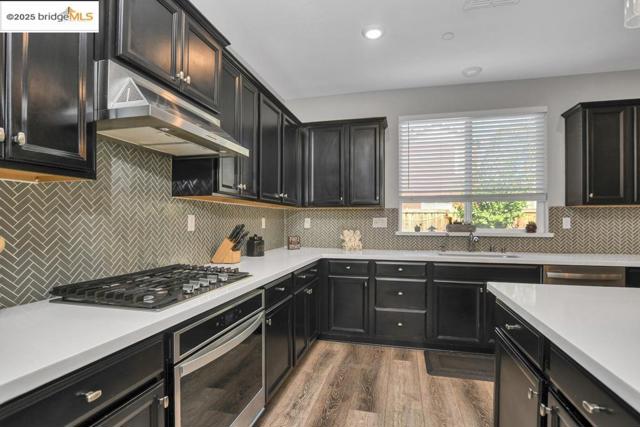 497 Tintori Ct, Brentwood CA: https://media.crmls.org/mediaz/a6ba62c4-0ff4-4ec5-acc8-8a4e20614aac.jpg