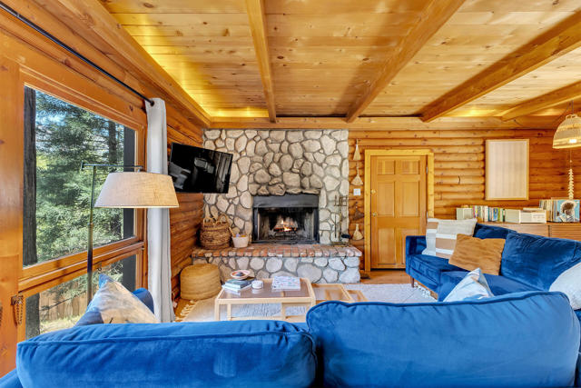 54385 S S. Circle Drive, Idyllwild CA: https://media.crmls.org/mediaz/a6baf933-e732-40f8-93f4-f61955c20a6d.jpg