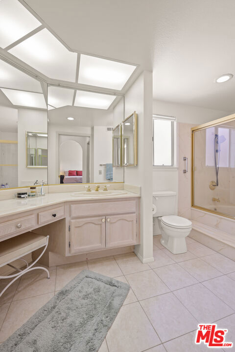 12119 Falcon Crest Way, Porter Ranch CA: https://media.crmls.org/mediaz/a6bc13a4-428f-4f7e-b9de-7a82062fb494.jpg