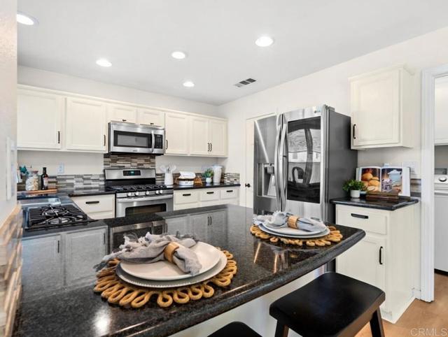 Detail Gallery Image 16 of 38 For 40595 Heyerdahl Ave, Murrieta,  CA 92563 - 4 Beds | 2 Baths