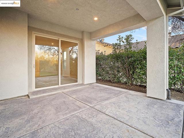 1816 Stone House LN, Lincoln CA: https://media.crmls.org/mediaz/a6bc9d77-4023-43c0-890f-dda1d2dc8886.jpg