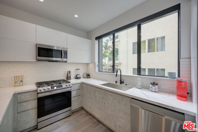 4422 S Riley Drive, Los Angeles CA: https://media.crmls.org/mediaz/a6bcb593-2e5a-4791-963e-c46ea8dbc53b.jpg