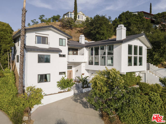 1320 Romulus Drive, Glendale CA: https://media.crmls.org/mediaz/a6bcef6c-436b-434b-b175-9a03254c2f5a.jpg