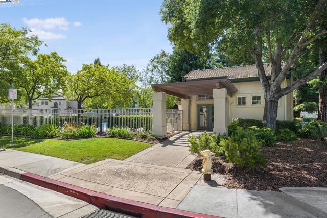 4119 Veneto Ct, Pleasanton CA: https://media.crmls.org/mediaz/a6bd757c-ac1b-4c14-b482-59afaac61e14.jpg