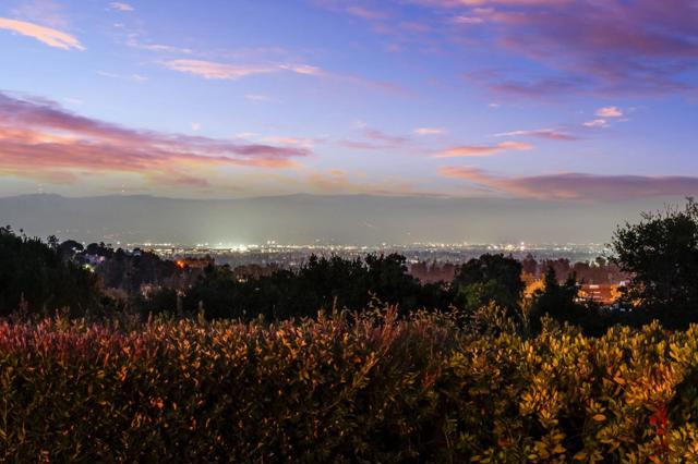 25850 Vinedo Lane, Los Altos Hills CA: https://media.crmls.org/mediaz/a6bd96a3-7f26-42ba-a18a-21e1cbe02282.jpg