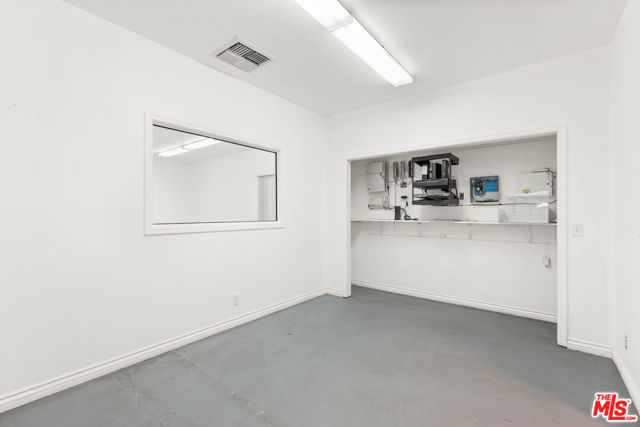 Image 16 of 37 For 3265 59th Street