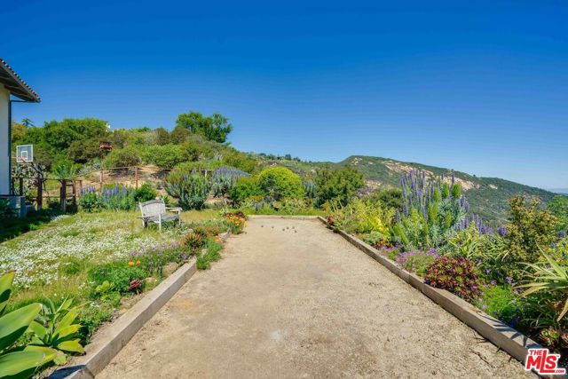 2303 Tuna Canyon Road, Topanga CA: https://media.crmls.org/mediaz/a6bdec5c-ca15-4b16-b198-18a84c96d1c9.jpg