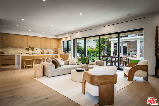12307 Collins Street photo 7