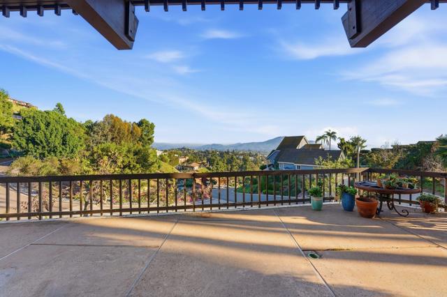 9902 Heavenly Way, La Mesa CA: https://media.crmls.org/mediaz/a6bee86c-d904-4a62-af61-623aaaba0860.jpg